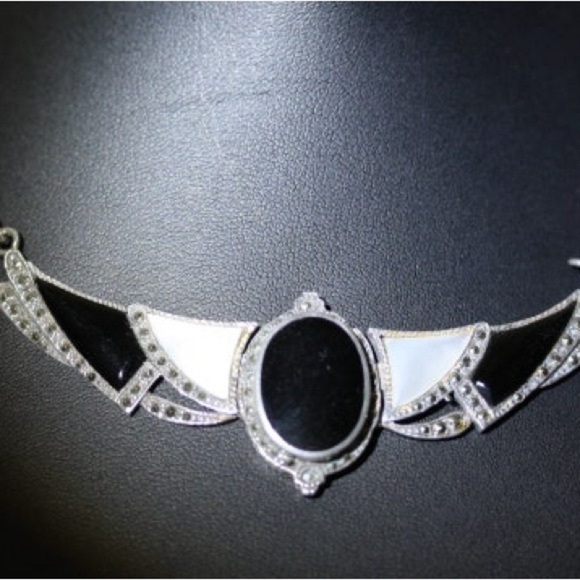 Art Deco Jewelry - What a lovely example of a brilliantly tailored and stunning Art Deco Choker.